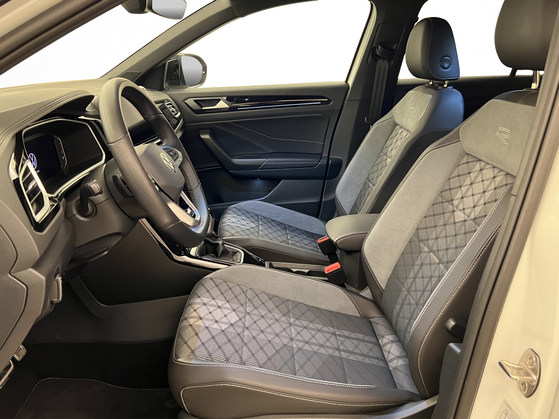 VW T-Roc 1.5 TSI R-Line DSG-image-3