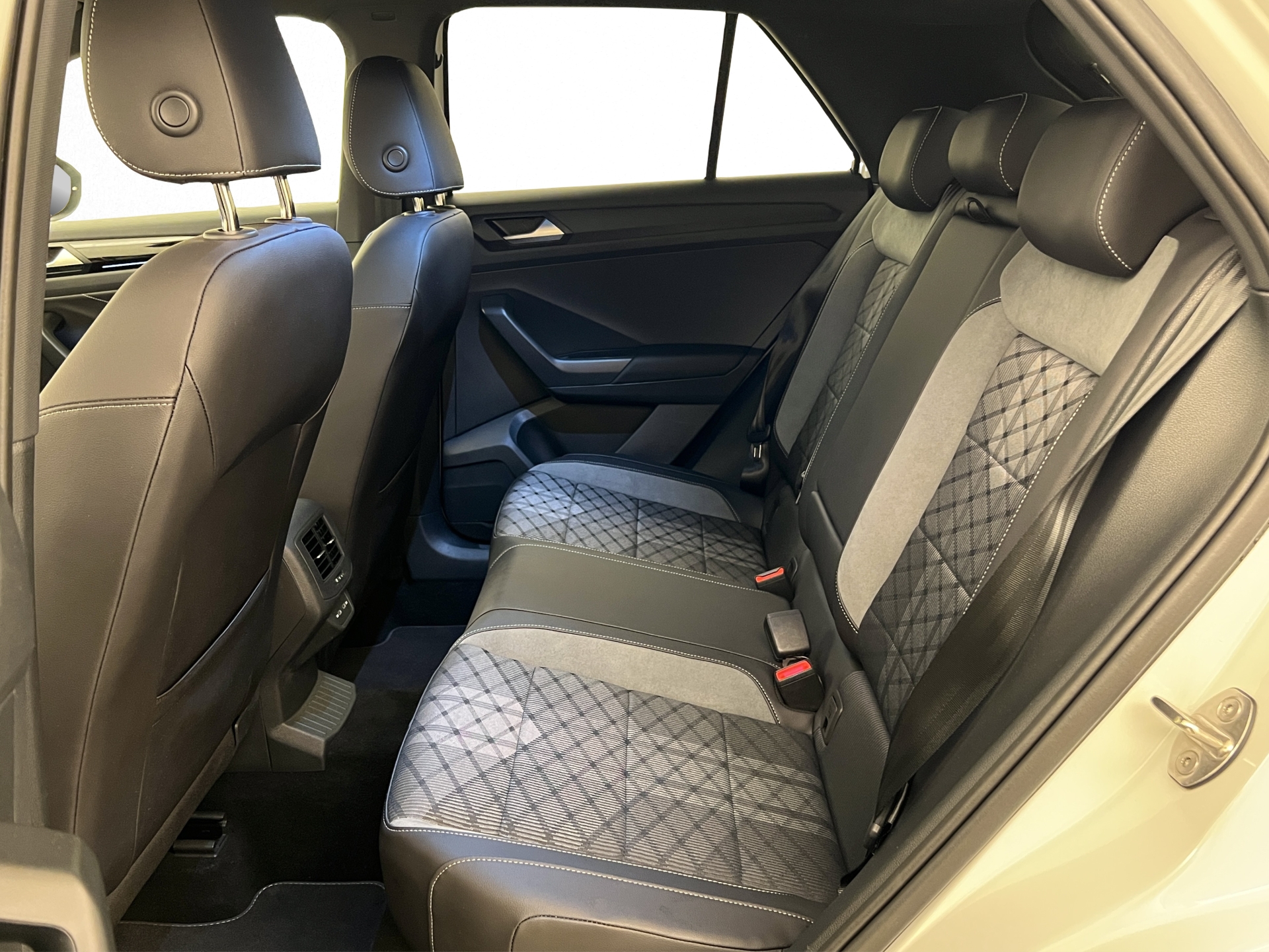 VW T-Roc 1.5 TSI R-Line DSG-image-7