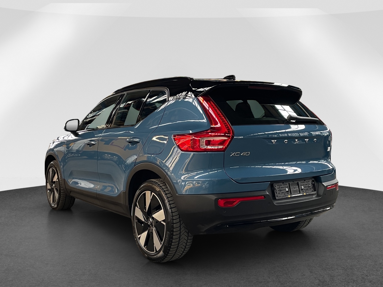 VOLVO XC40 E80 Twin Plus AWD-image-3
