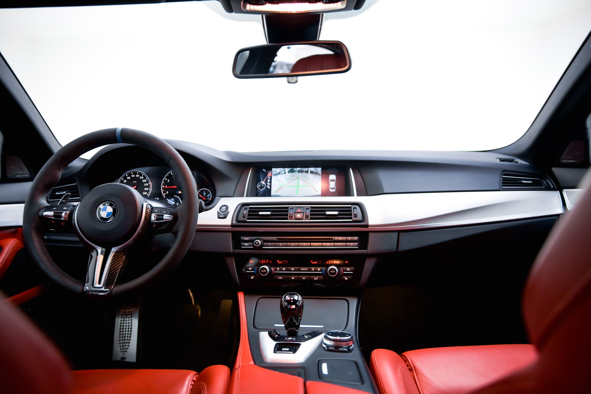 BMW M5 Drivelogic-showroom-element-2