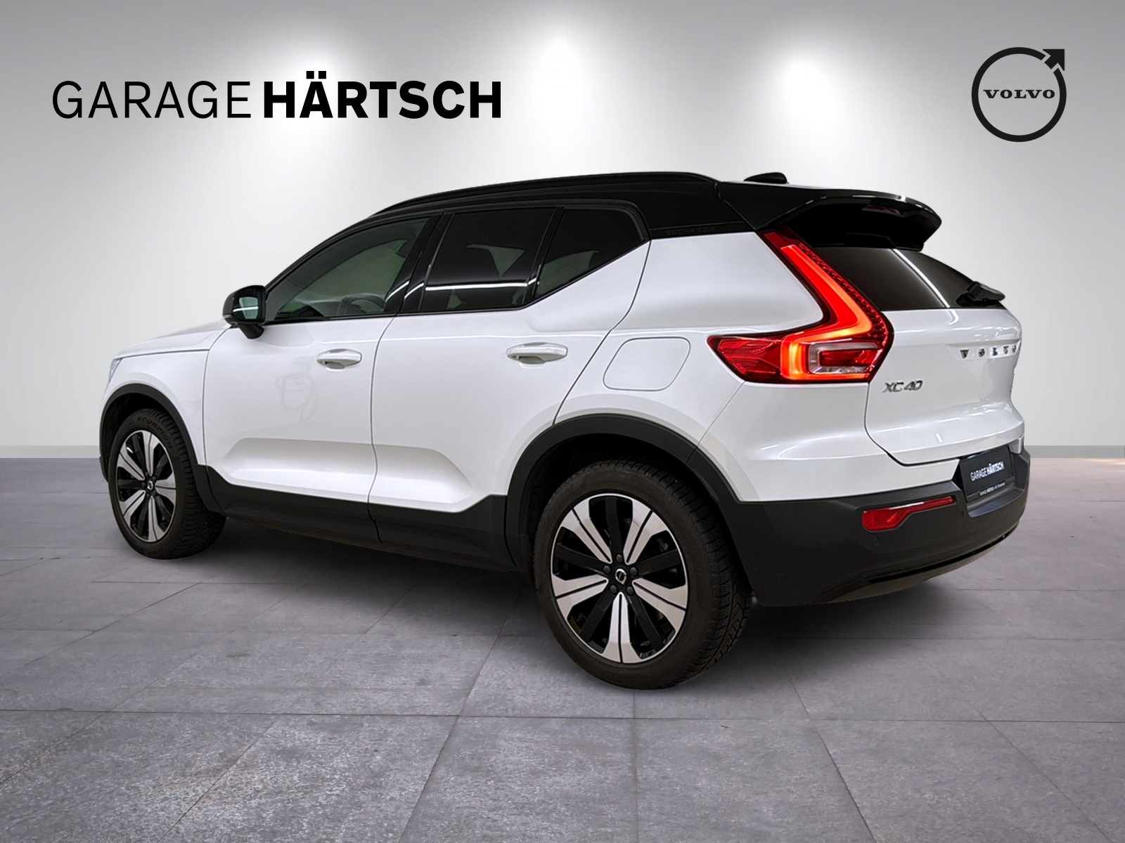 VOLVO XC40 P8 Twin R-Design AWD-image-3