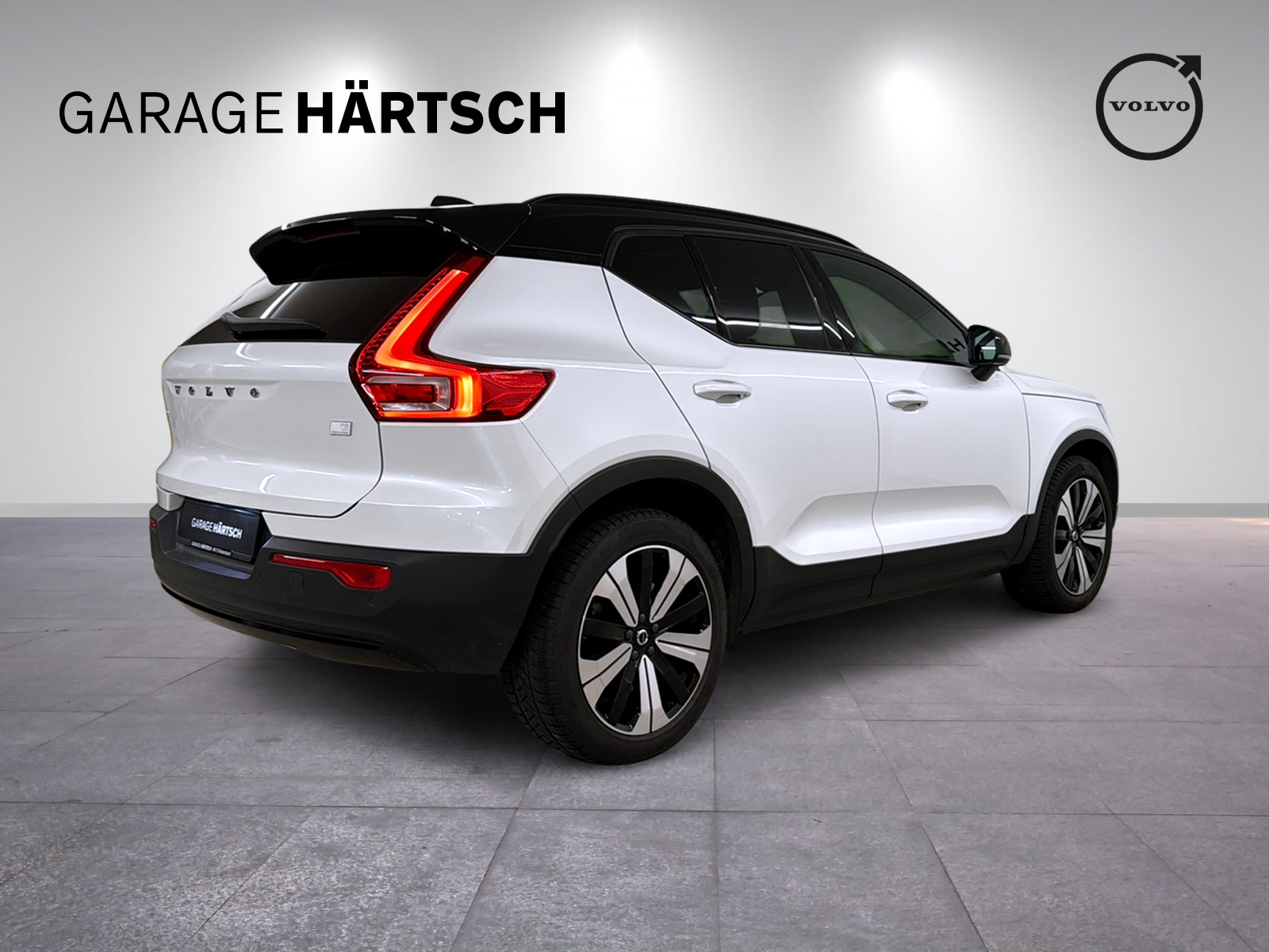 VOLVO XC40 P8 Twin R-Design AWD-image-6