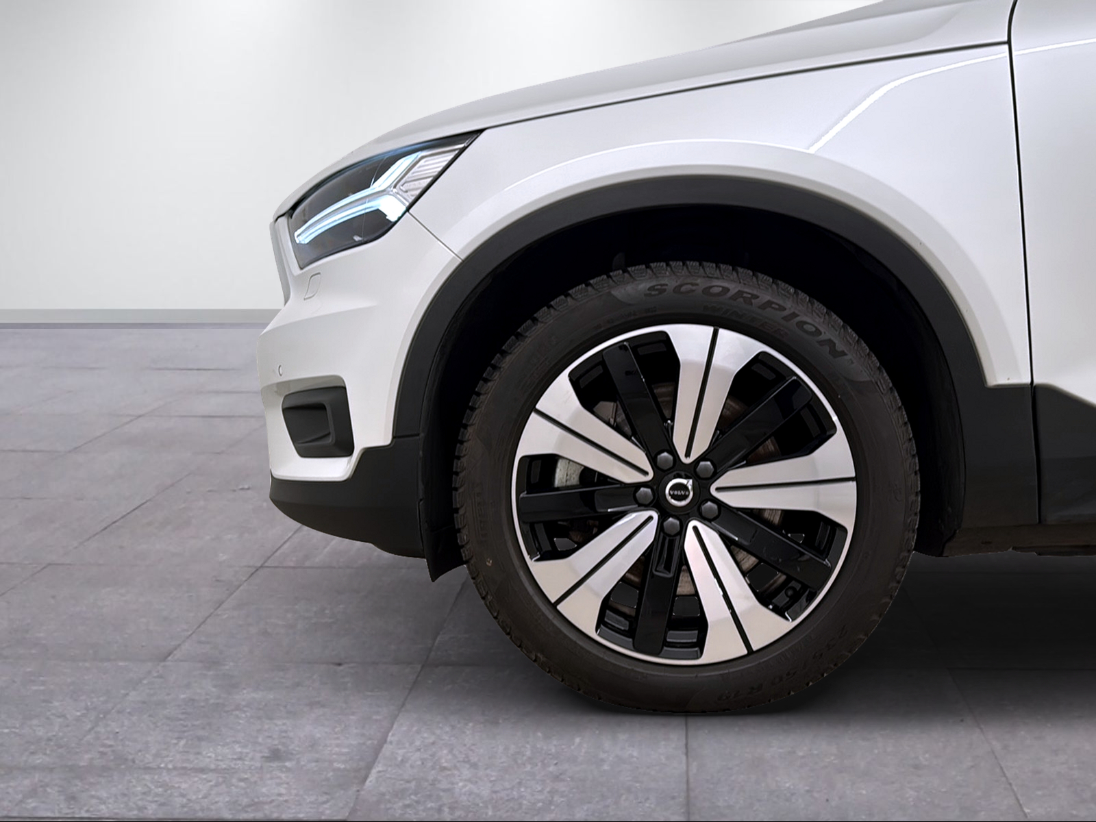 VOLVO XC40 P8 Twin R-Design AWD-image-2