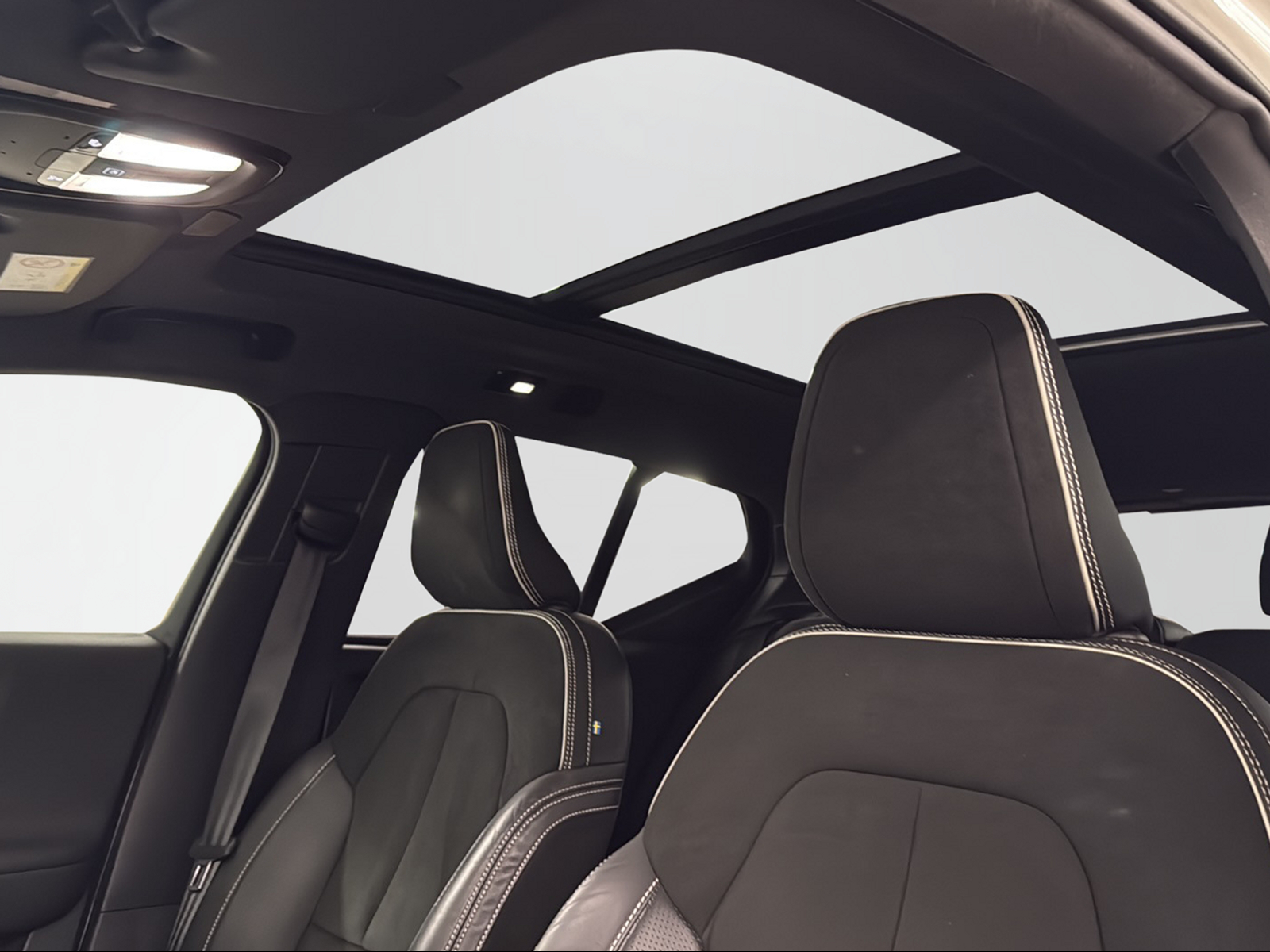 VOLVO XC40 P8 Twin R-Design AWD-image-15
