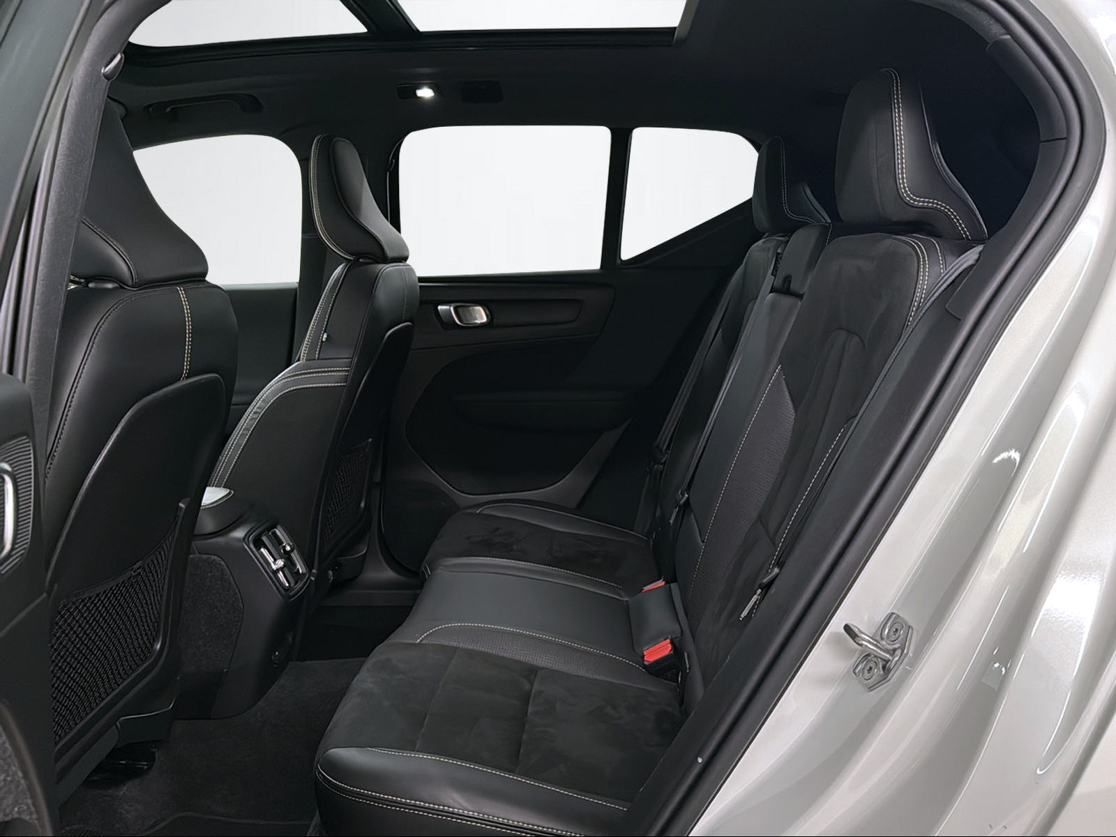 VOLVO XC40 P8 Twin R-Design AWD-image-10