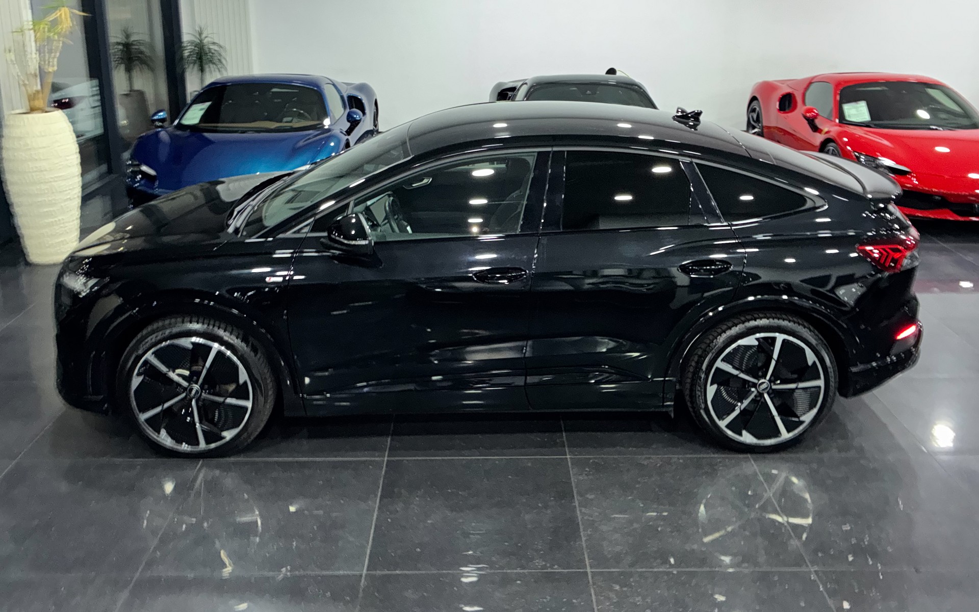 AUDI Q4 Sportback e-tron 50 quattro-image-3