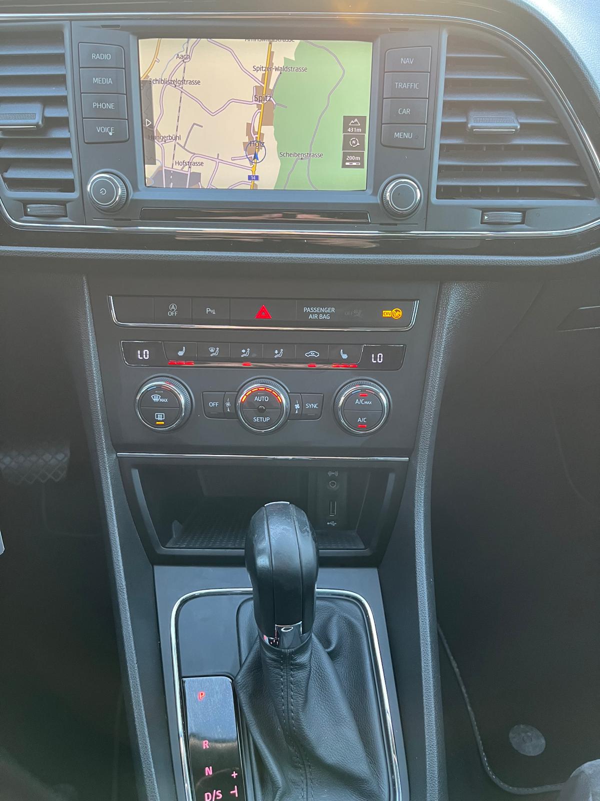 SEAT Leon ST 2.0 TDI Style DSG-image-11