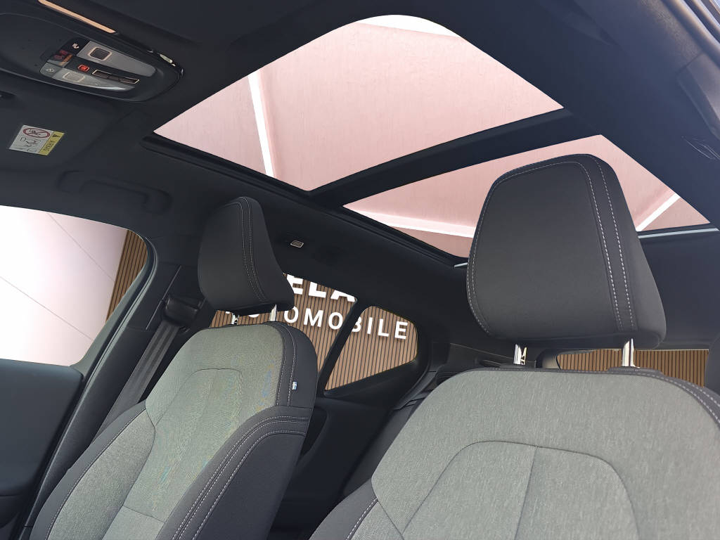 VOLVO XC40 2.0 B4 MH Plus Black Edition-image-12