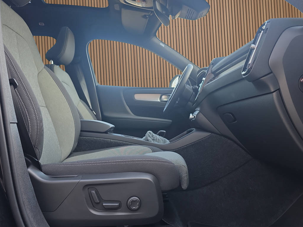 VOLVO XC40 2.0 B4 MH Plus Black Edition-image-13