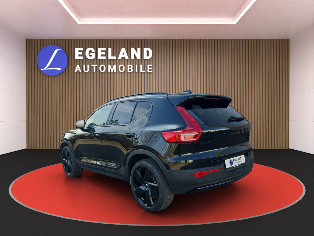 VOLVO XC40 2.0 B4 MH Plus Black Edition-image-4