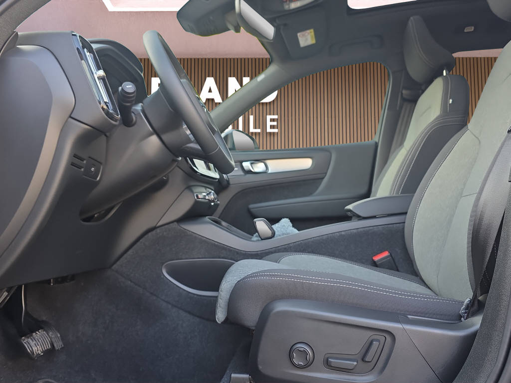 VOLVO XC40 2.0 B4 MH Plus Black Edition-image-11