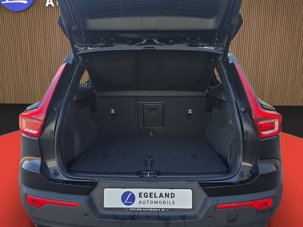 VOLVO XC40 2.0 B4 MH Plus Black Edition-image-14