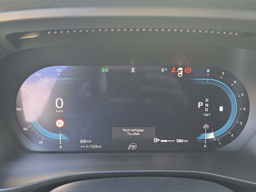 VOLVO XC40 2.0 B4 MH Plus Black Edition-image-16