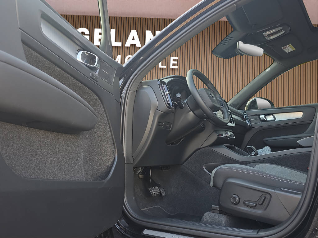 VOLVO XC40 2.0 B4 MH Plus Black Edition-image-10