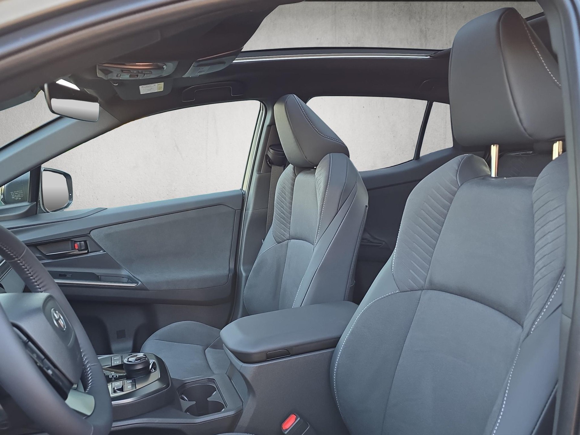 TOYOTA C-HR+ Premium AWD-image-9