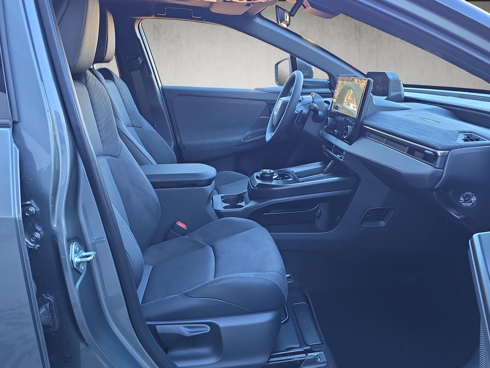 TOYOTA C-HR+ Premium AWD-image-13