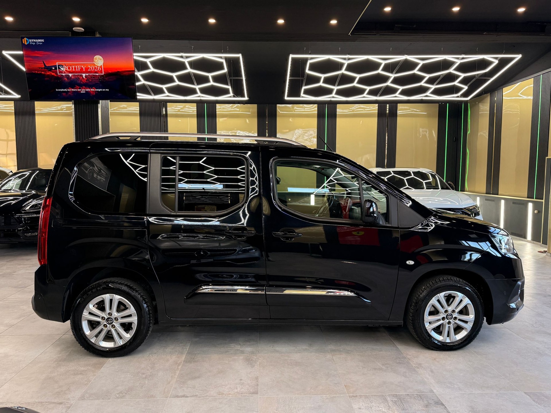 TOYOTA Proace City Verso 1.5 Style Medium Automatik-image-3