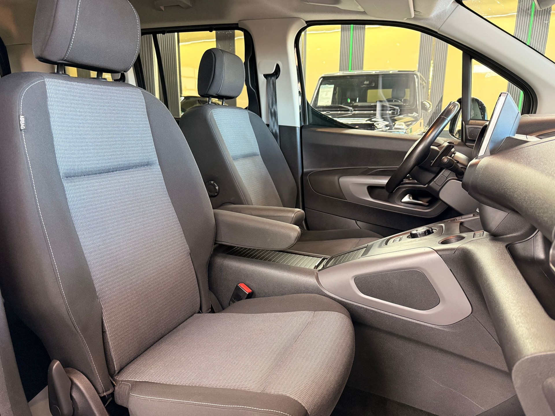 TOYOTA Proace City Verso 1.5 Style Medium Automatik-image-9
