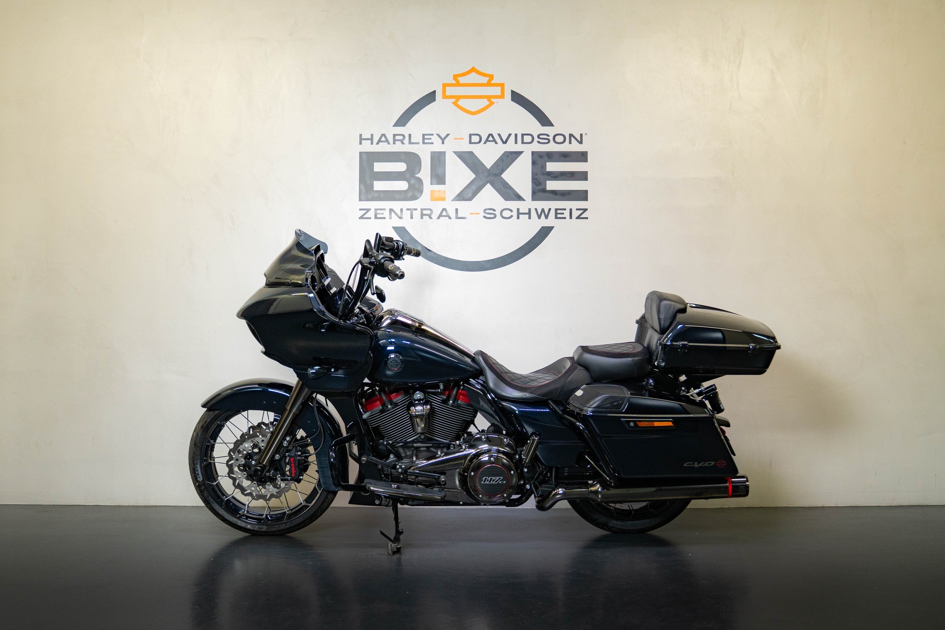 HARLEY-DAVIDSON FLTRXSE Road Glide Special 117 CVO-showroom-element-1