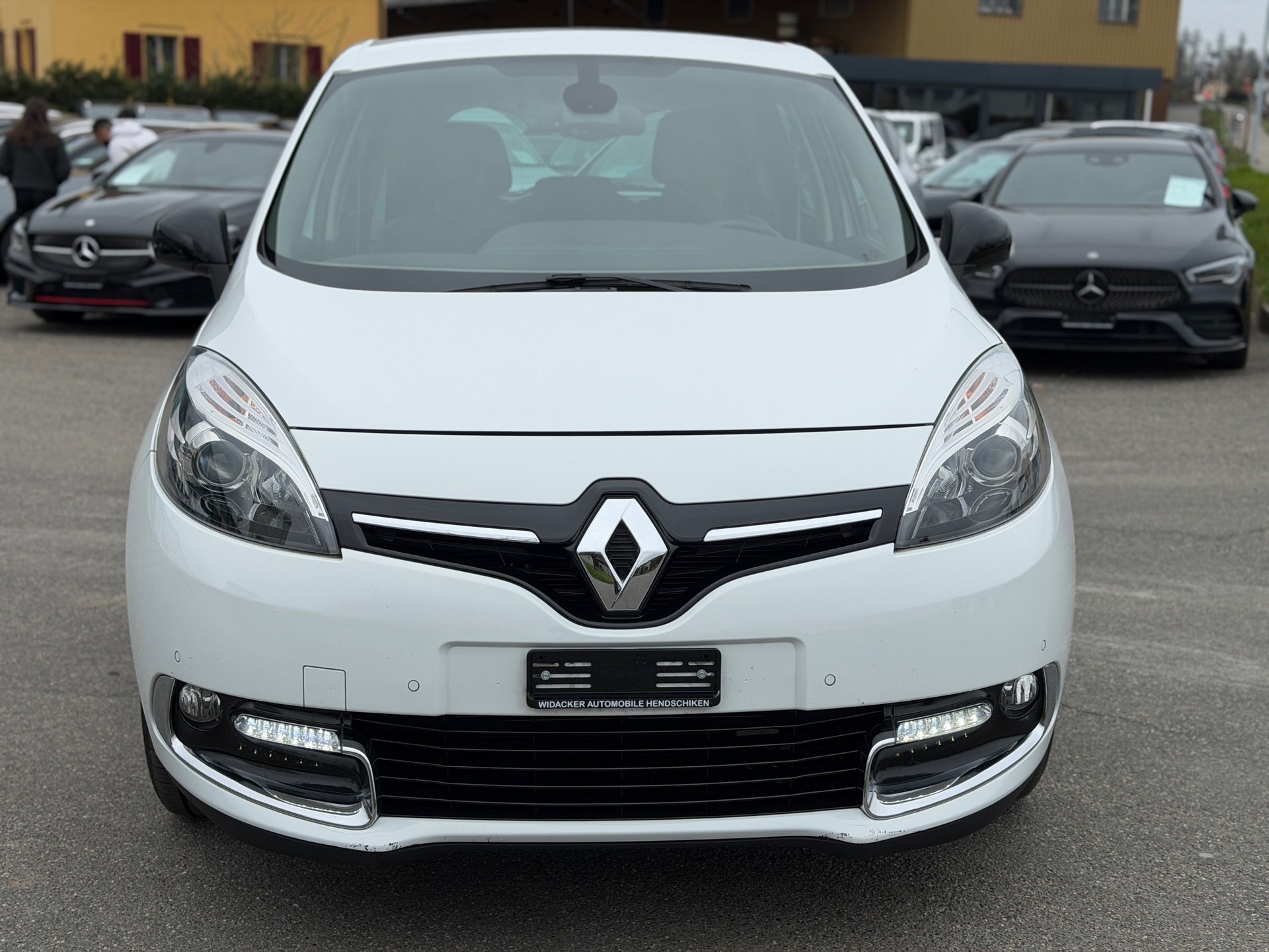RENAULT Scénic 2.0 16V Bose X-Tronic CVT-image-1