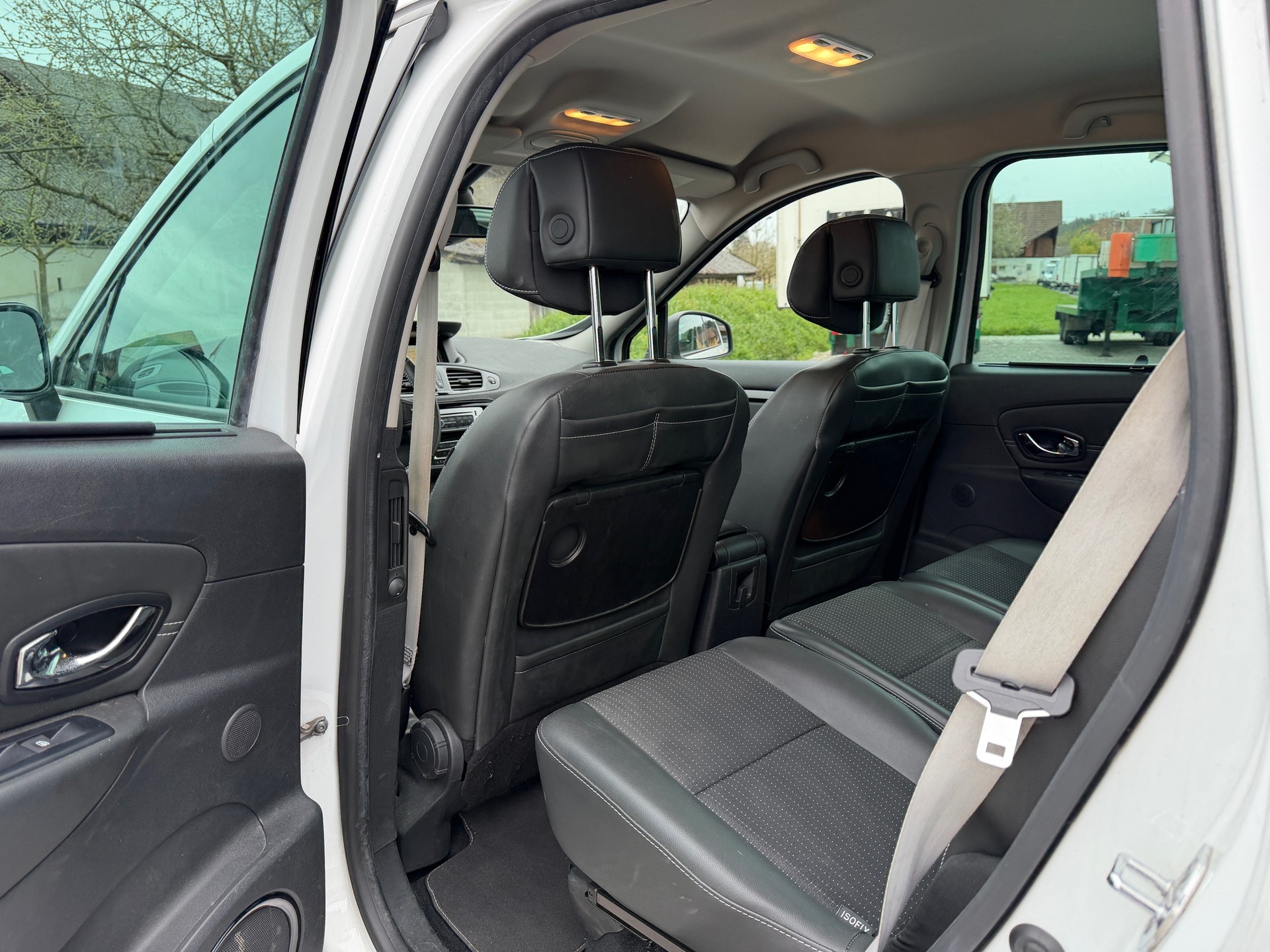 RENAULT Scénic 2.0 16V Bose X-Tronic CVT-image-9