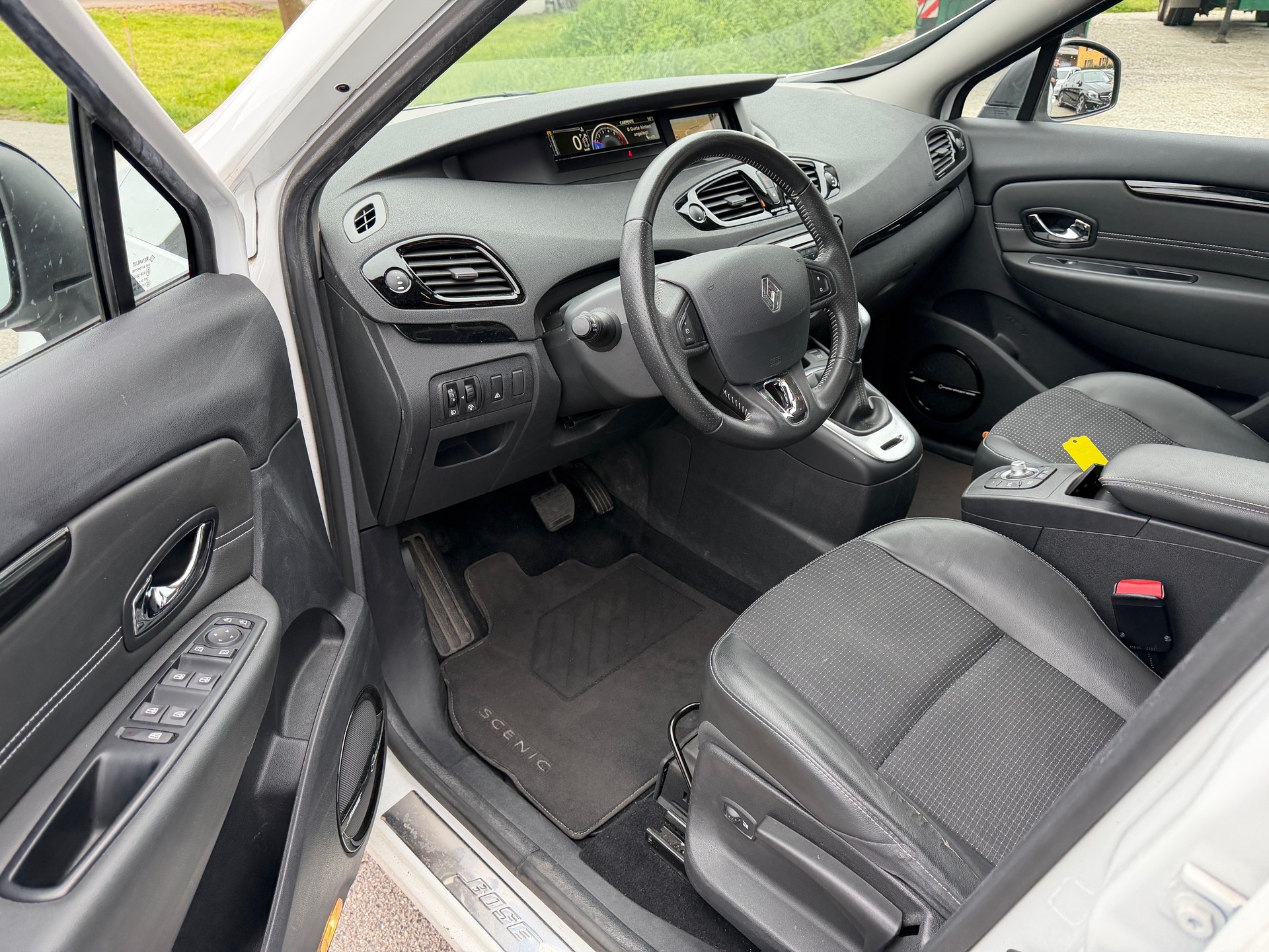 RENAULT Scénic 2.0 16V Bose X-Tronic CVT-image-8