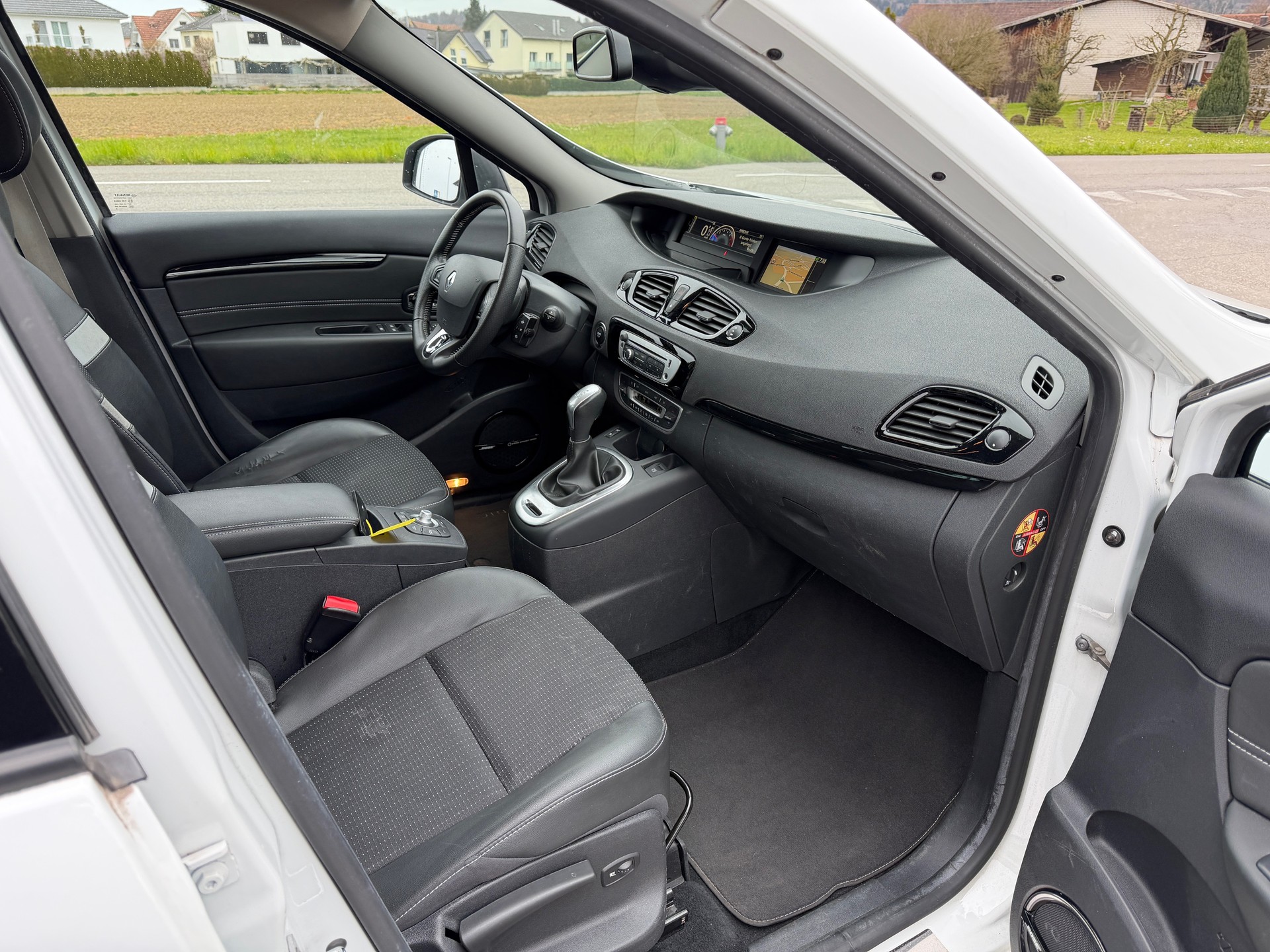 RENAULT Scénic 2.0 16V Bose X-Tronic CVT-image-10