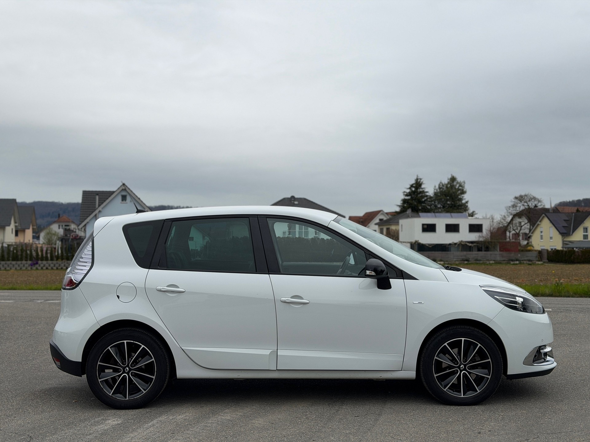 RENAULT Scénic 2.0 16V Bose X-Tronic CVT-image-11