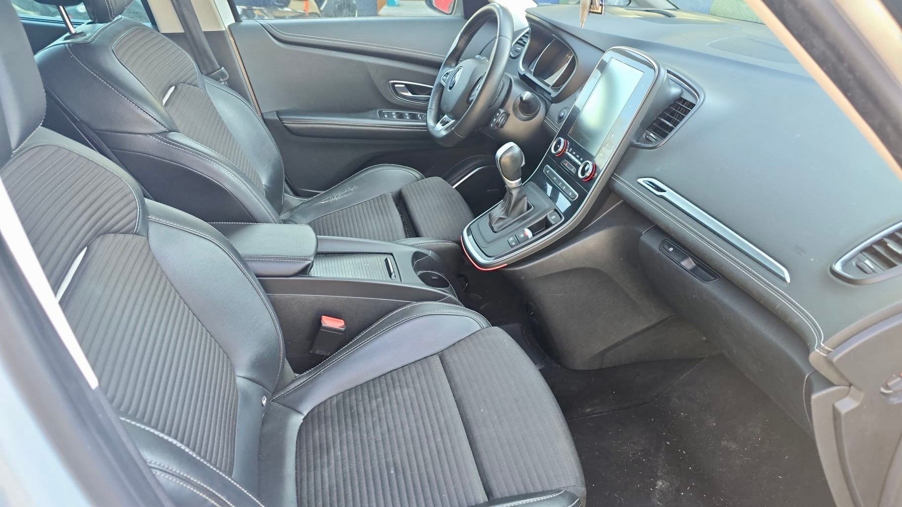 RENAULT Grand Scénic 1.6 dCi Bose EDC-image-10
