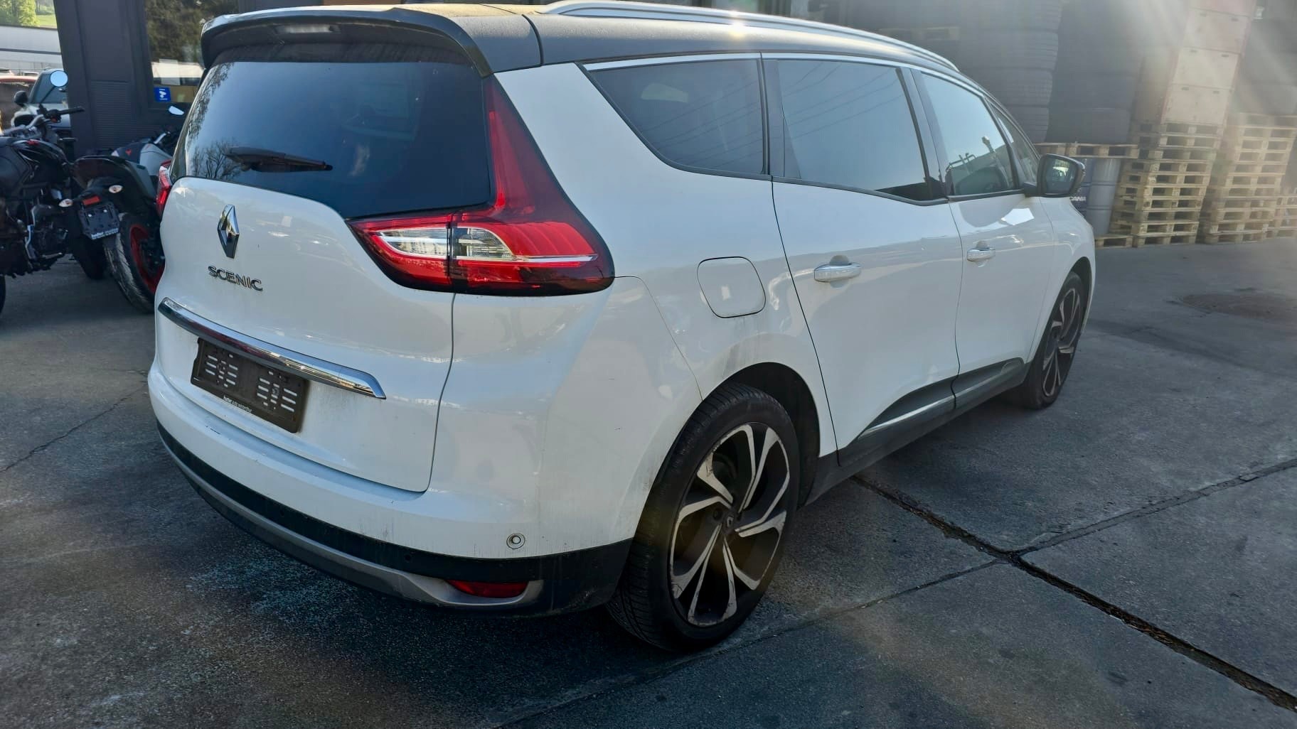 RENAULT Grand Scénic 1.6 dCi Bose EDC-image-4