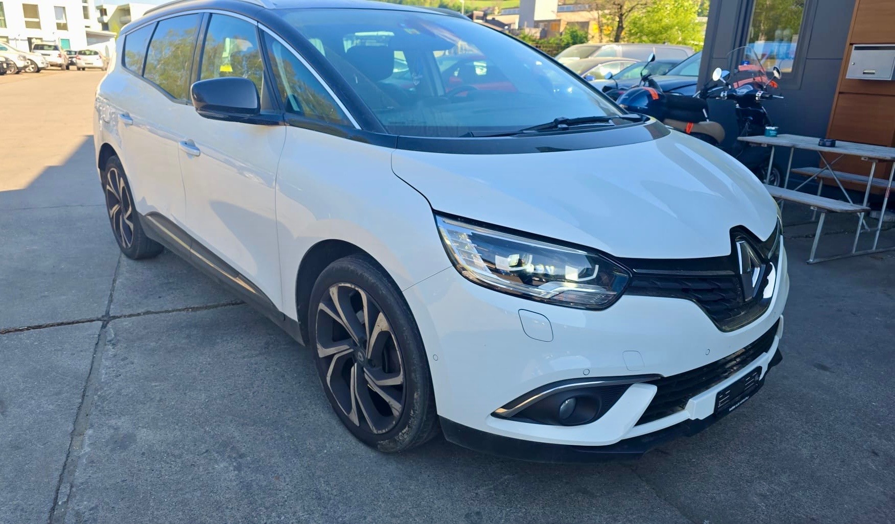 RENAULT Grand Scénic 1.6 dCi Bose EDC-image-1