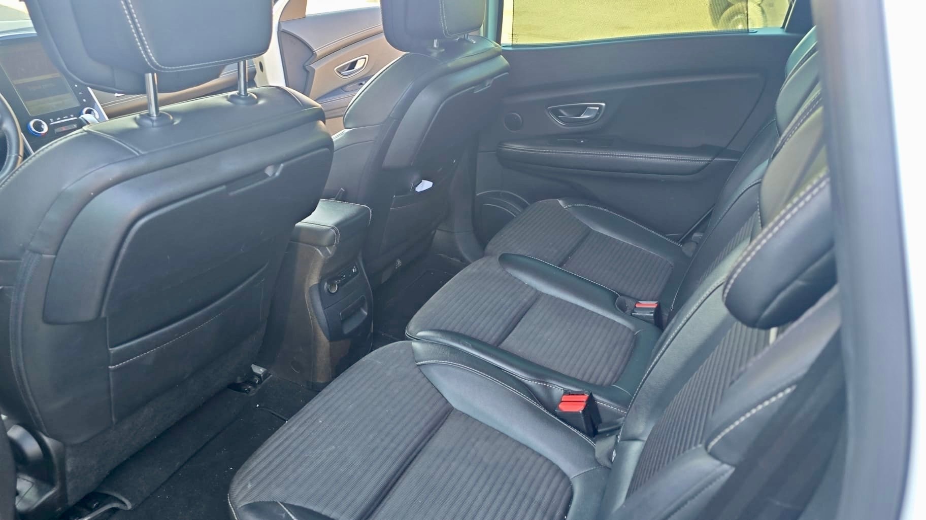 RENAULT Grand Scénic 1.6 dCi Bose EDC-image-11