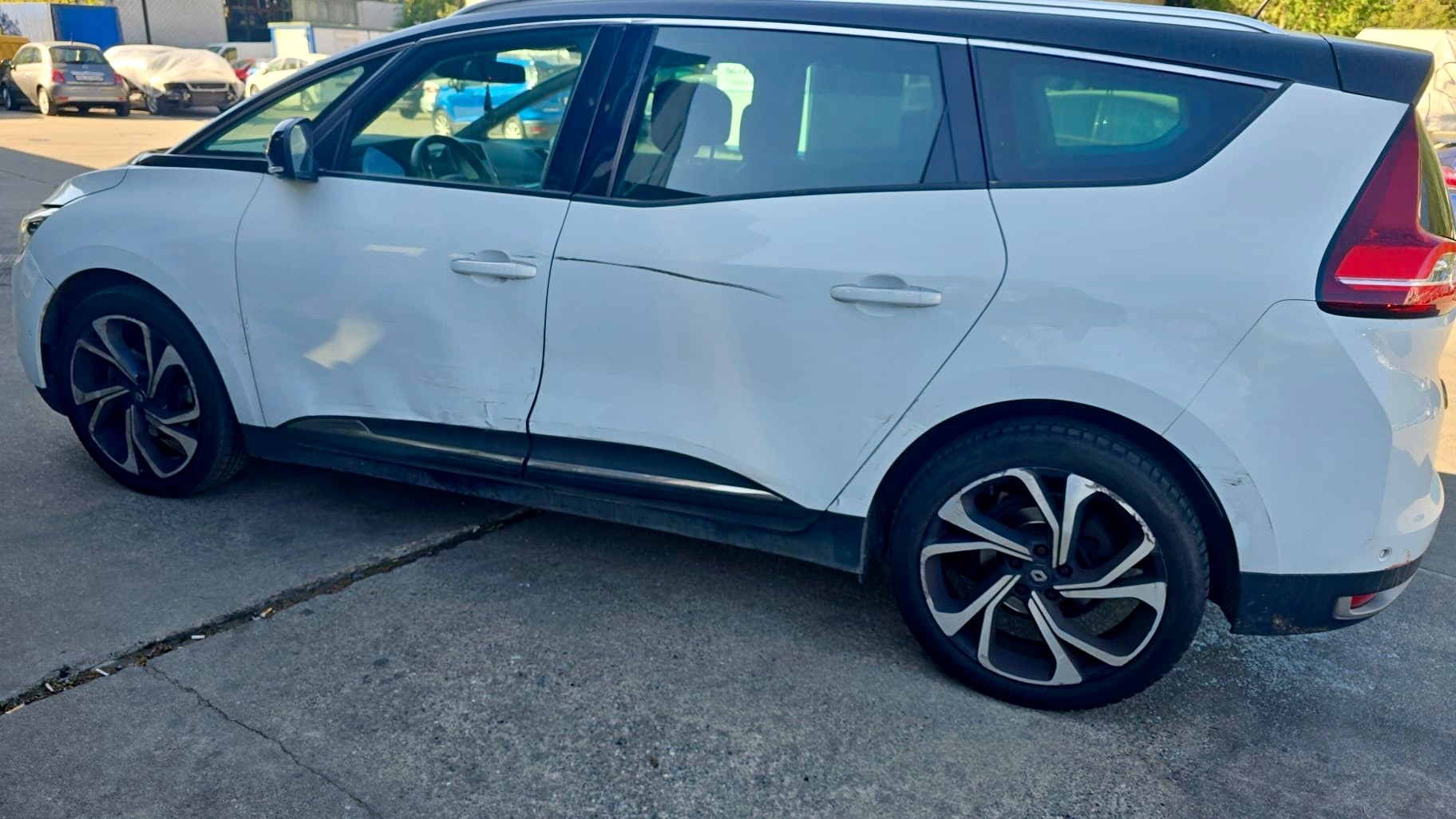 RENAULT Grand Scénic 1.6 dCi Bose EDC-image-3