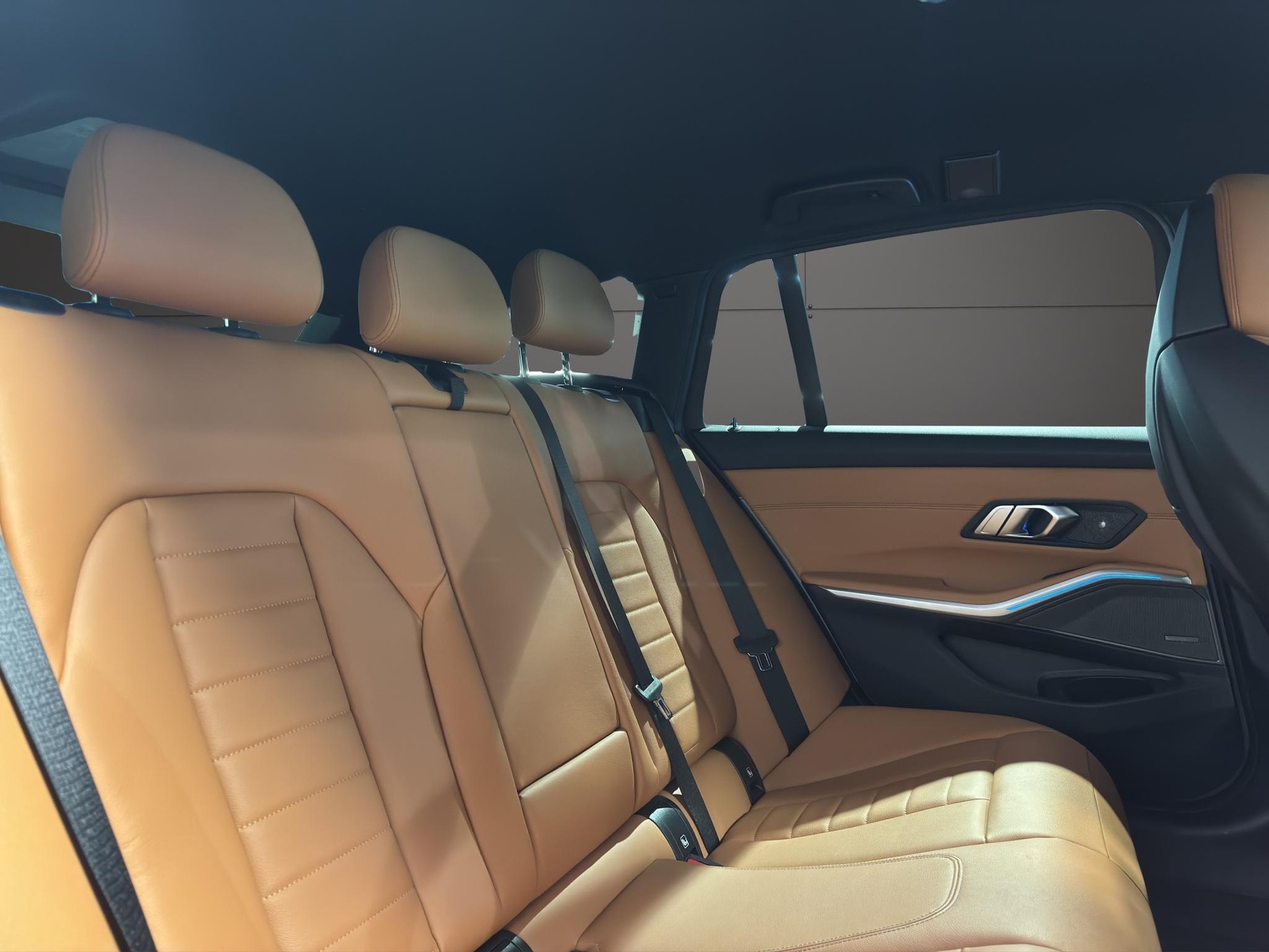 BMW M340d xDrive Touring-image-16