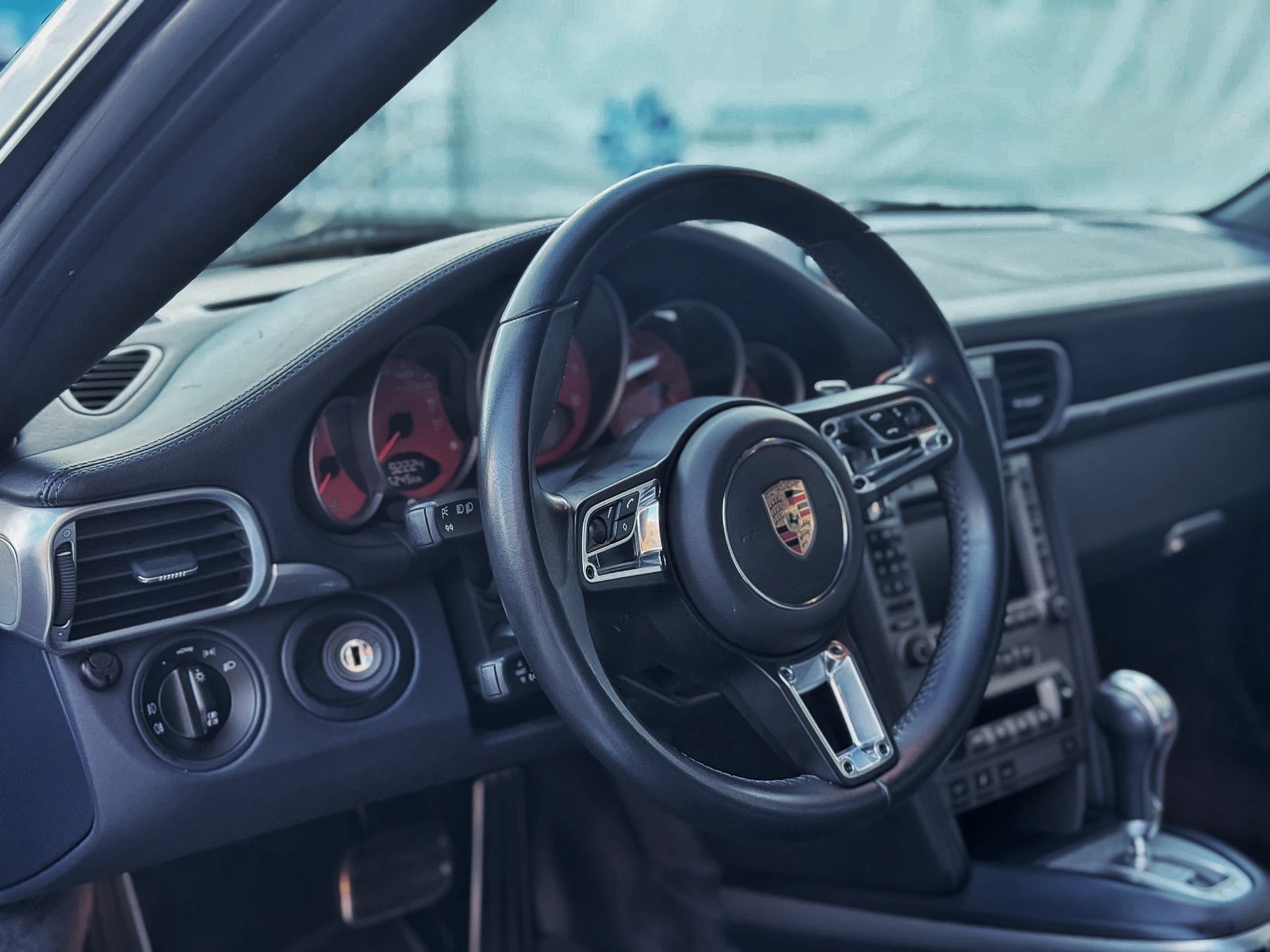 PORSCHE 911 Turbo-image-13