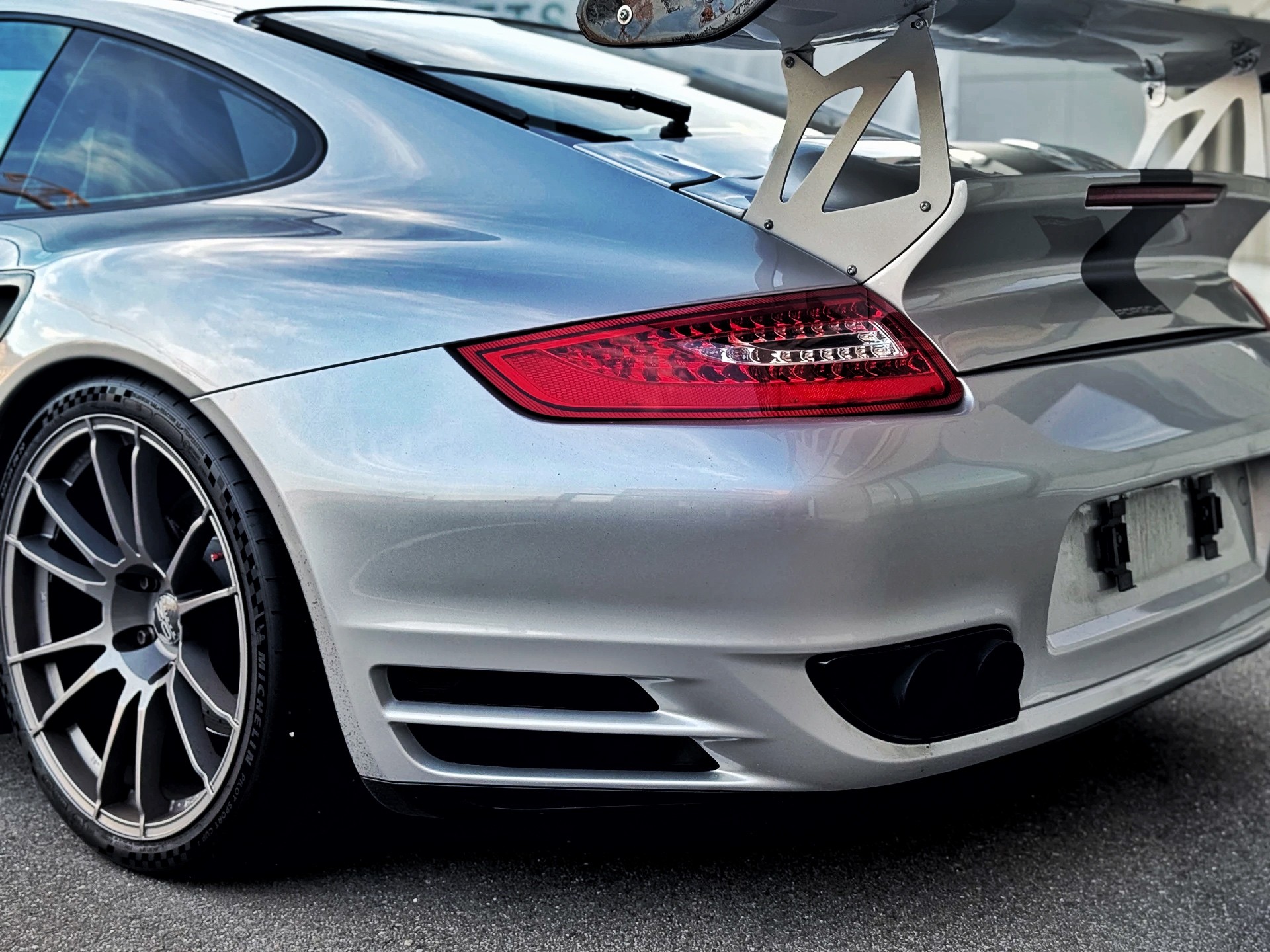 PORSCHE 911 Turbo-image-9