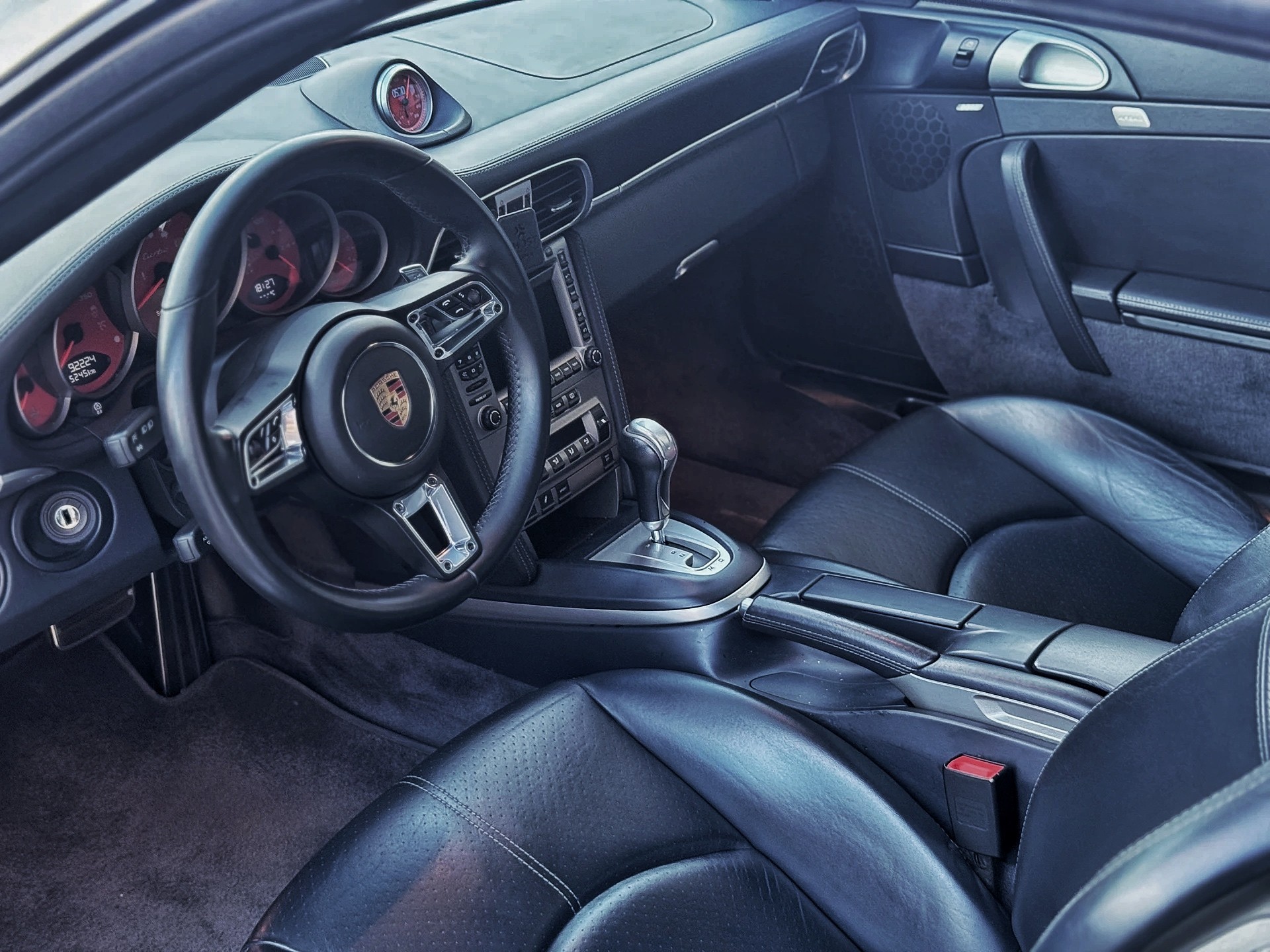 PORSCHE 911 Turbo-image-12