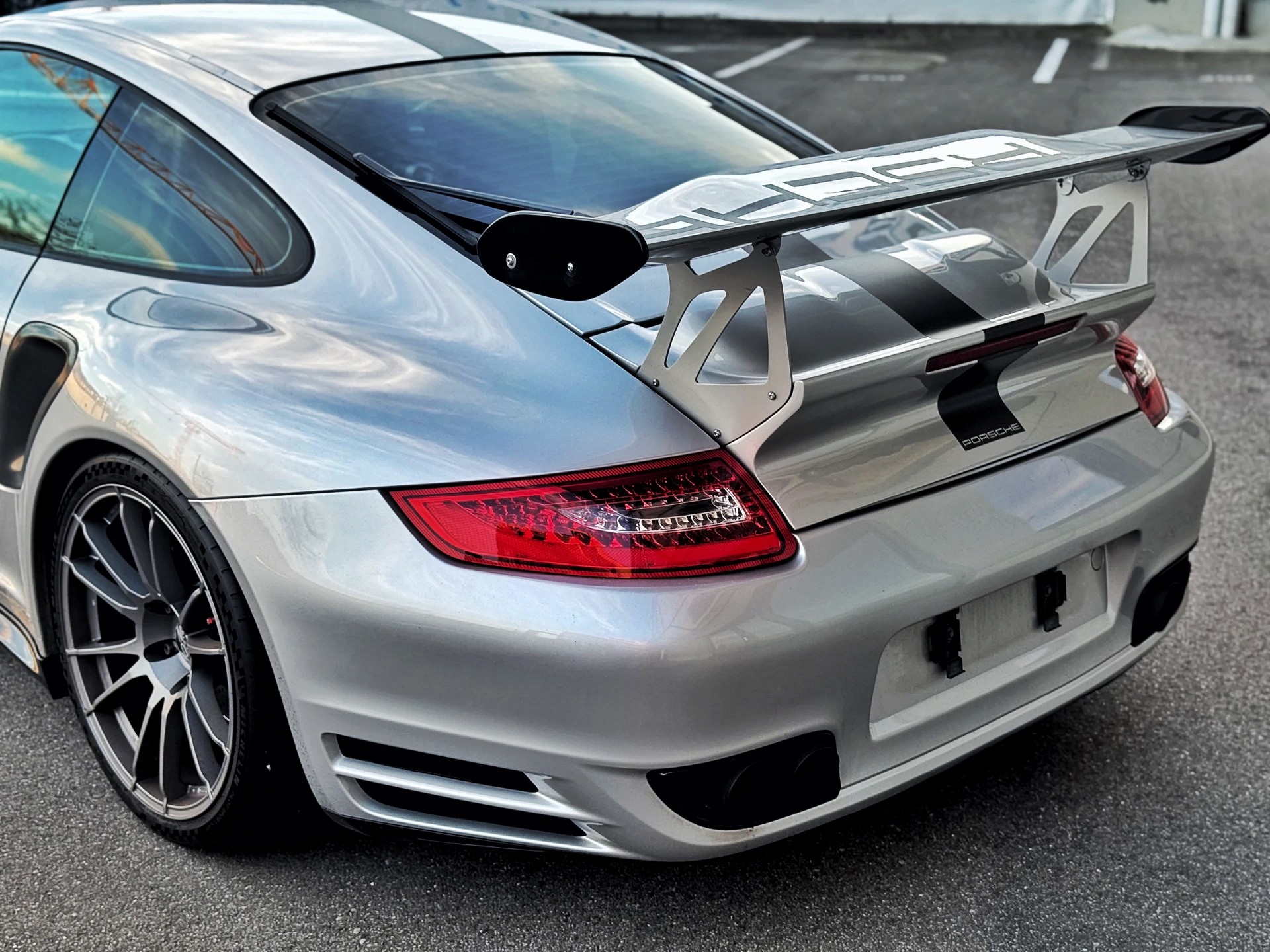PORSCHE 911 Turbo-image-10