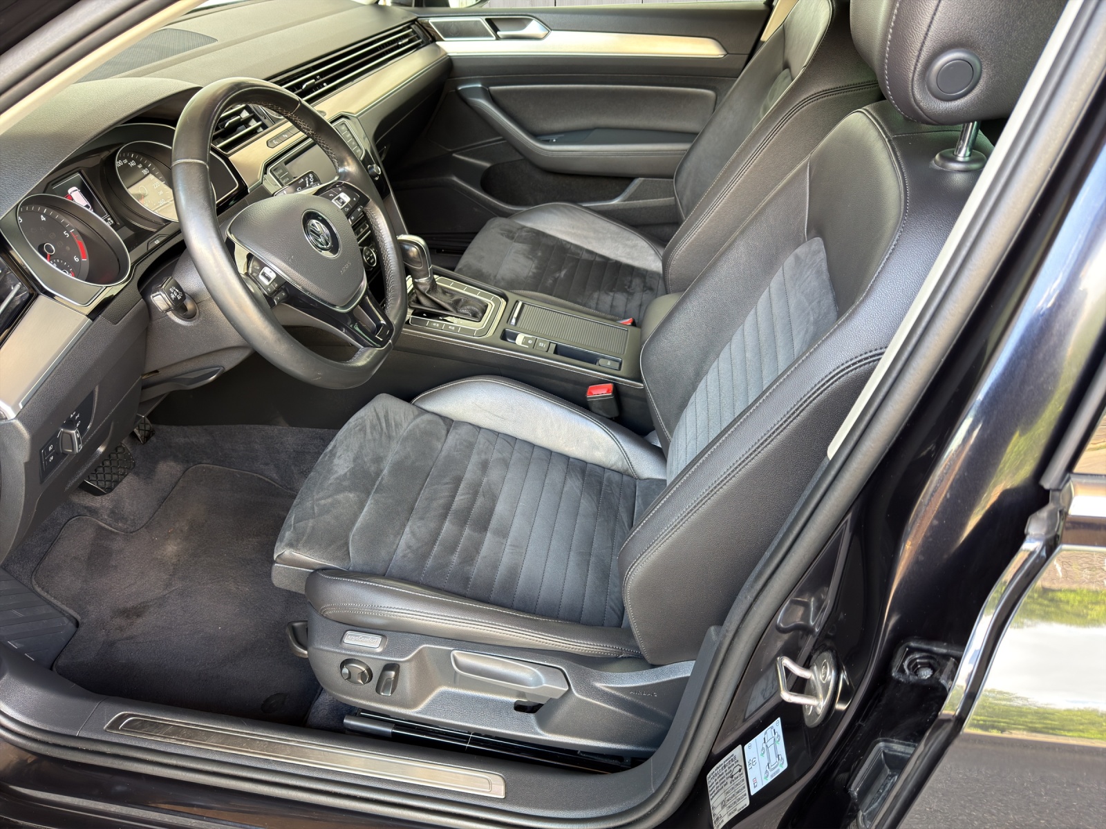 VW Passat Variant 2.0 TDI BMT Highline DSG 4Motion-image-9
