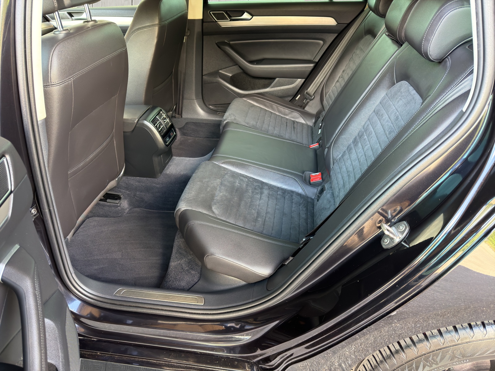 VW Passat Variant 2.0 TDI BMT Highline DSG 4Motion-image-13