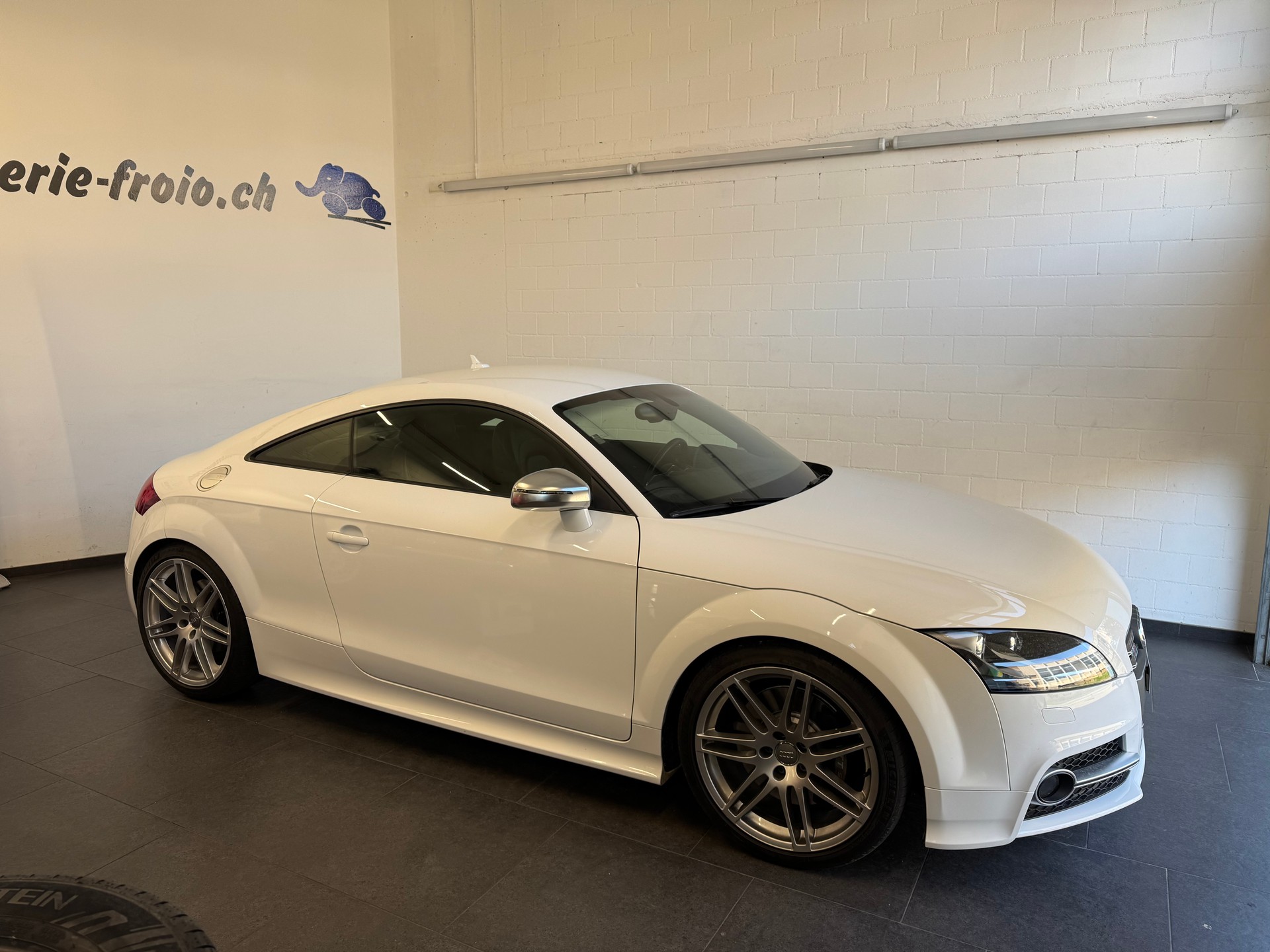 AUDI TTS Coupé 2.0 TFSI quattro S-tronic-showroom-element-1