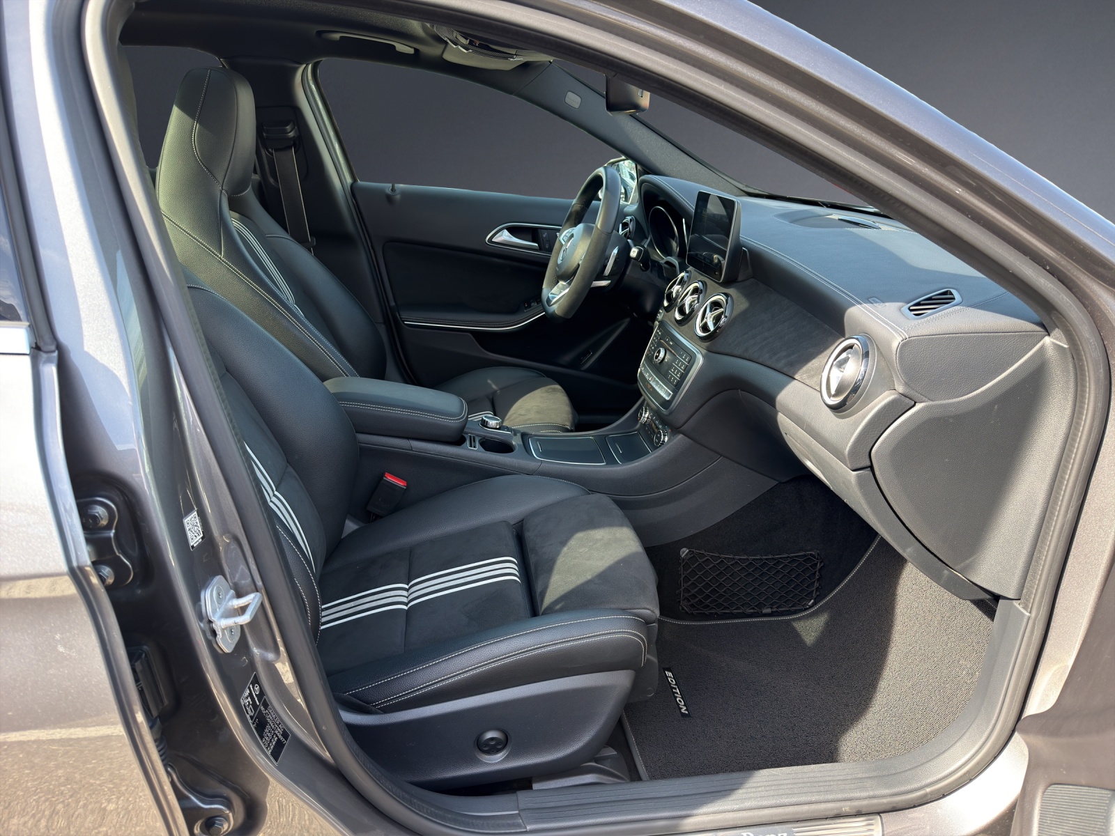MERCEDES-BENZ GLA 250 AMG Line 4Matic 7G-DCT-image-6