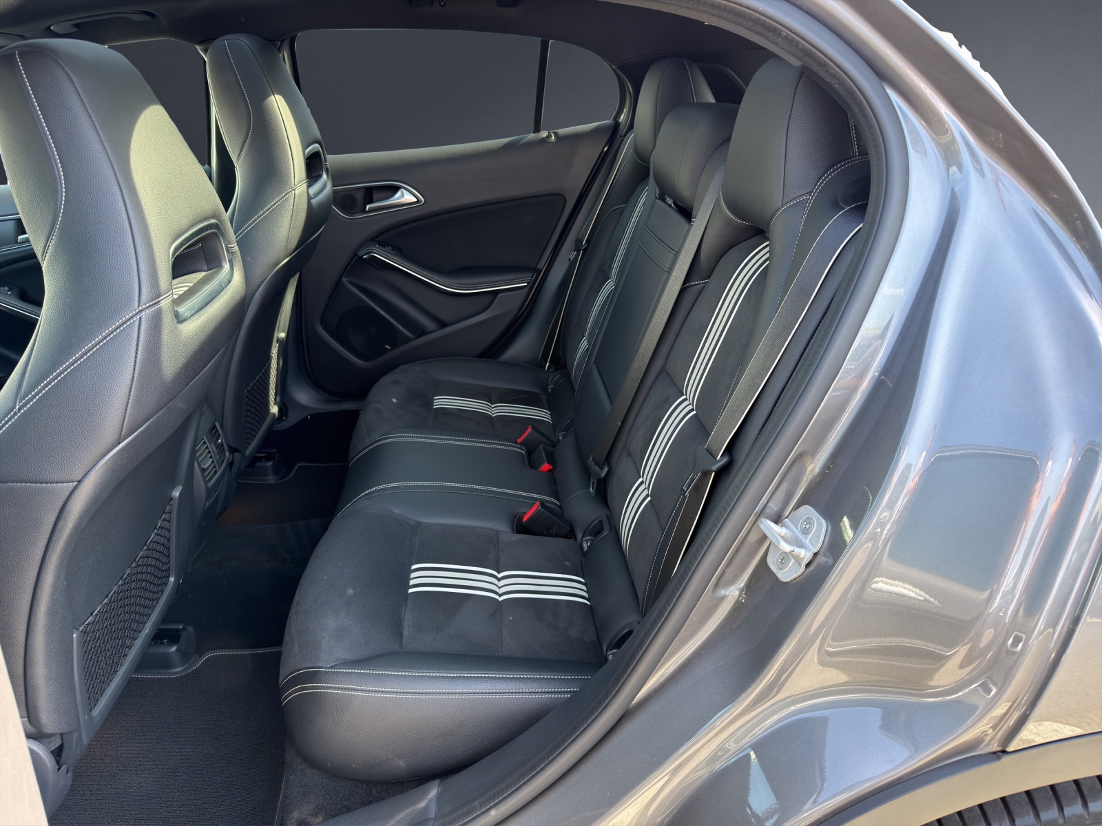 MERCEDES-BENZ GLA 250 AMG Line 4Matic 7G-DCT-image-10