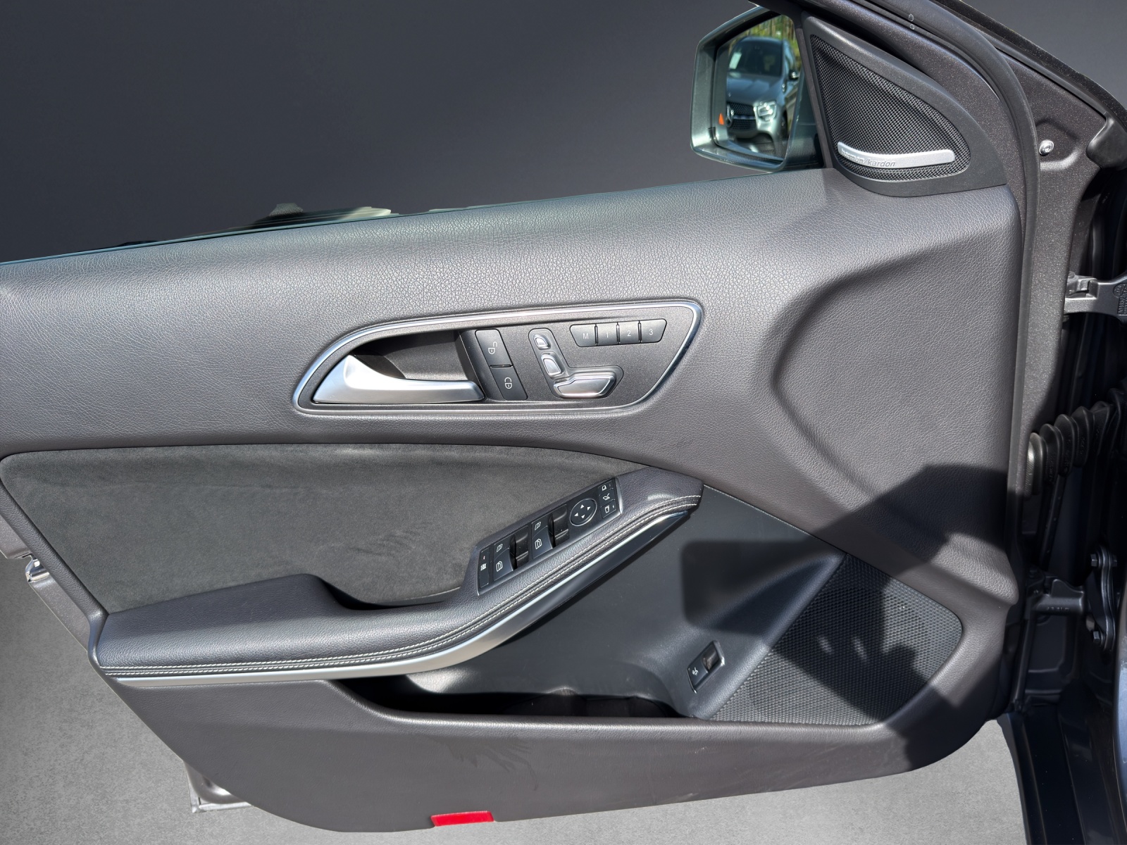 MERCEDES-BENZ GLA 250 AMG Line 4Matic 7G-DCT-image-12