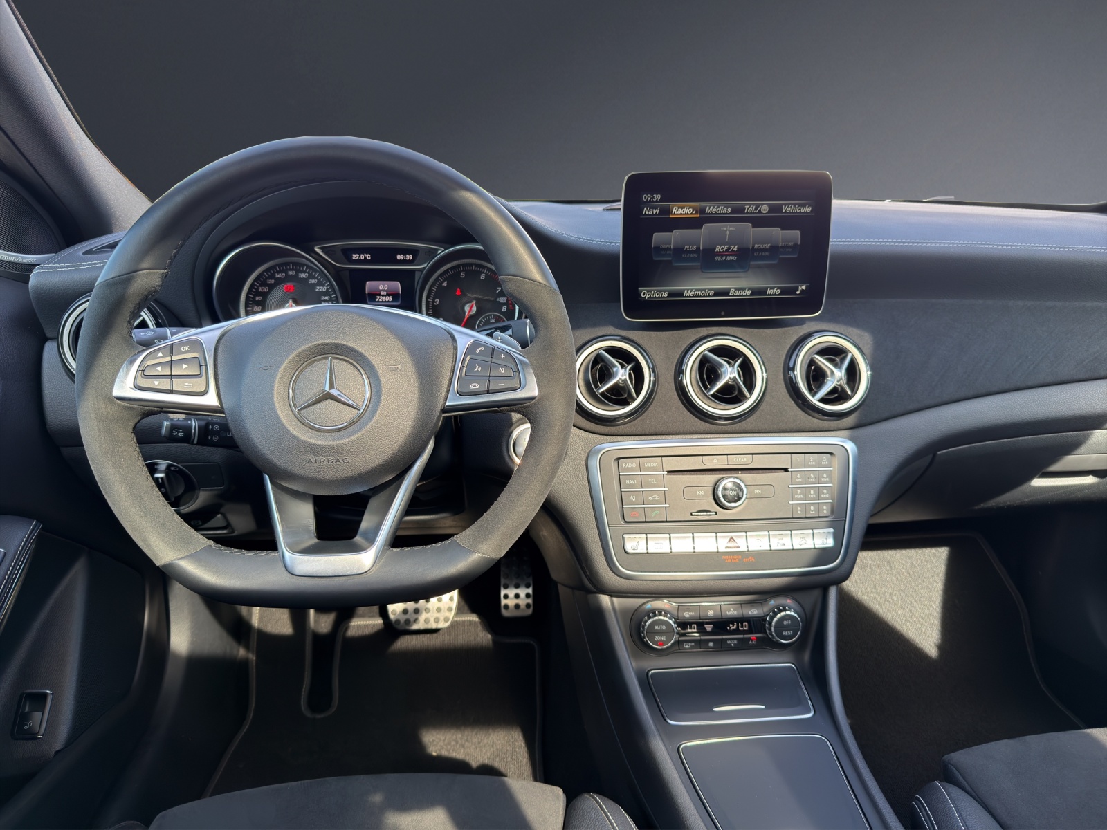 MERCEDES-BENZ GLA 250 AMG Line 4Matic 7G-DCT-image-7