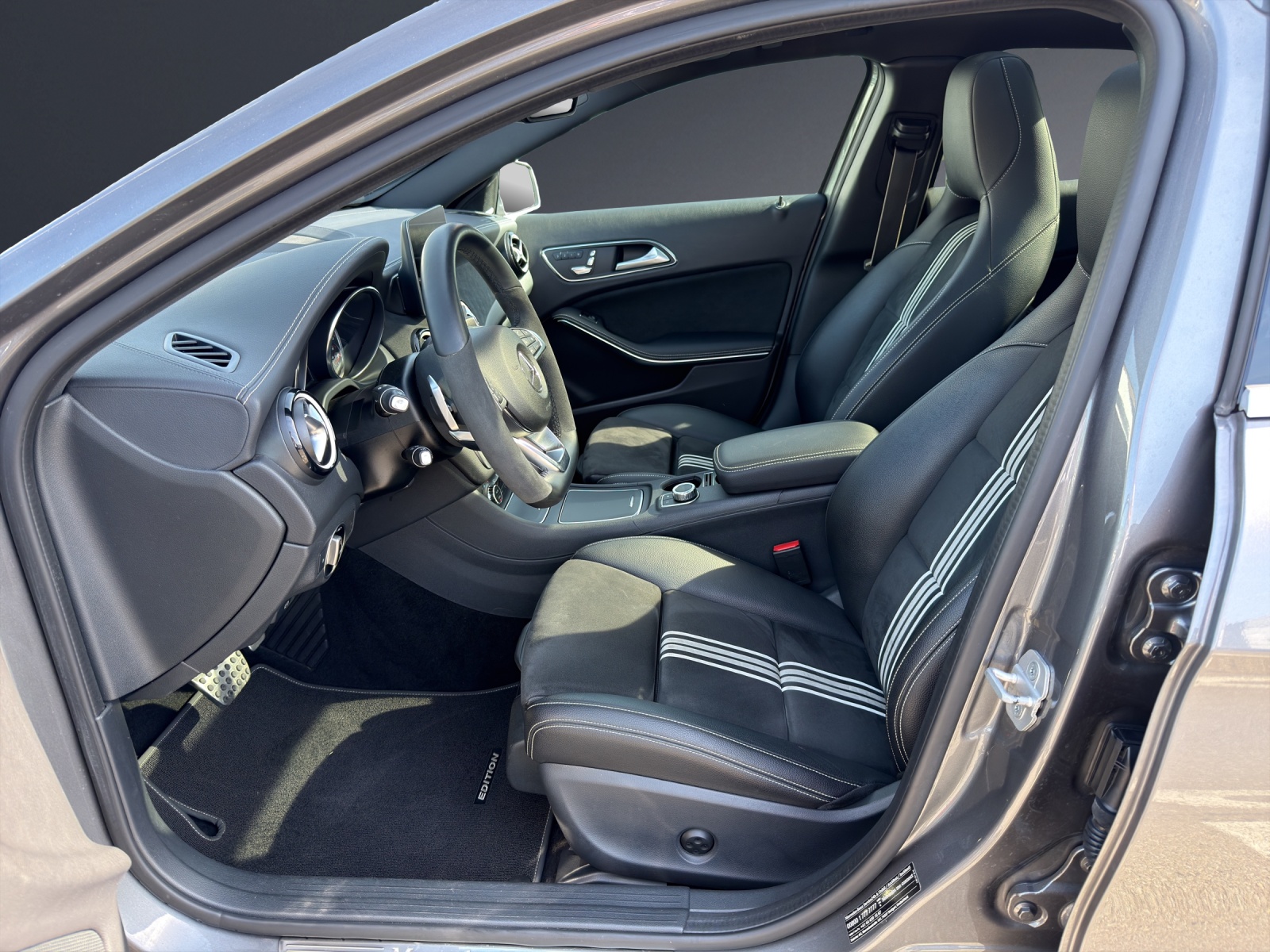 MERCEDES-BENZ GLA 250 AMG Line 4Matic 7G-DCT-image-5