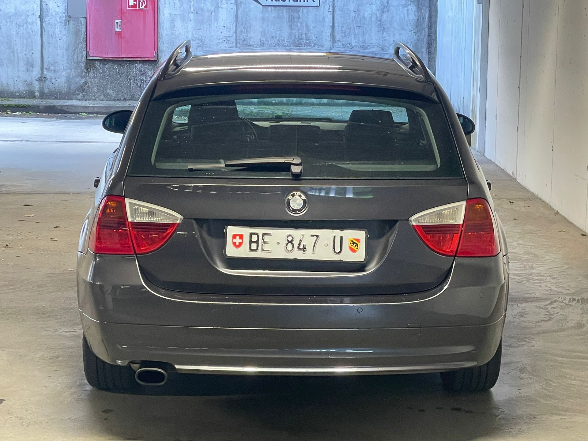 BMW 318i Touring GARANTIE-showroom-element-3