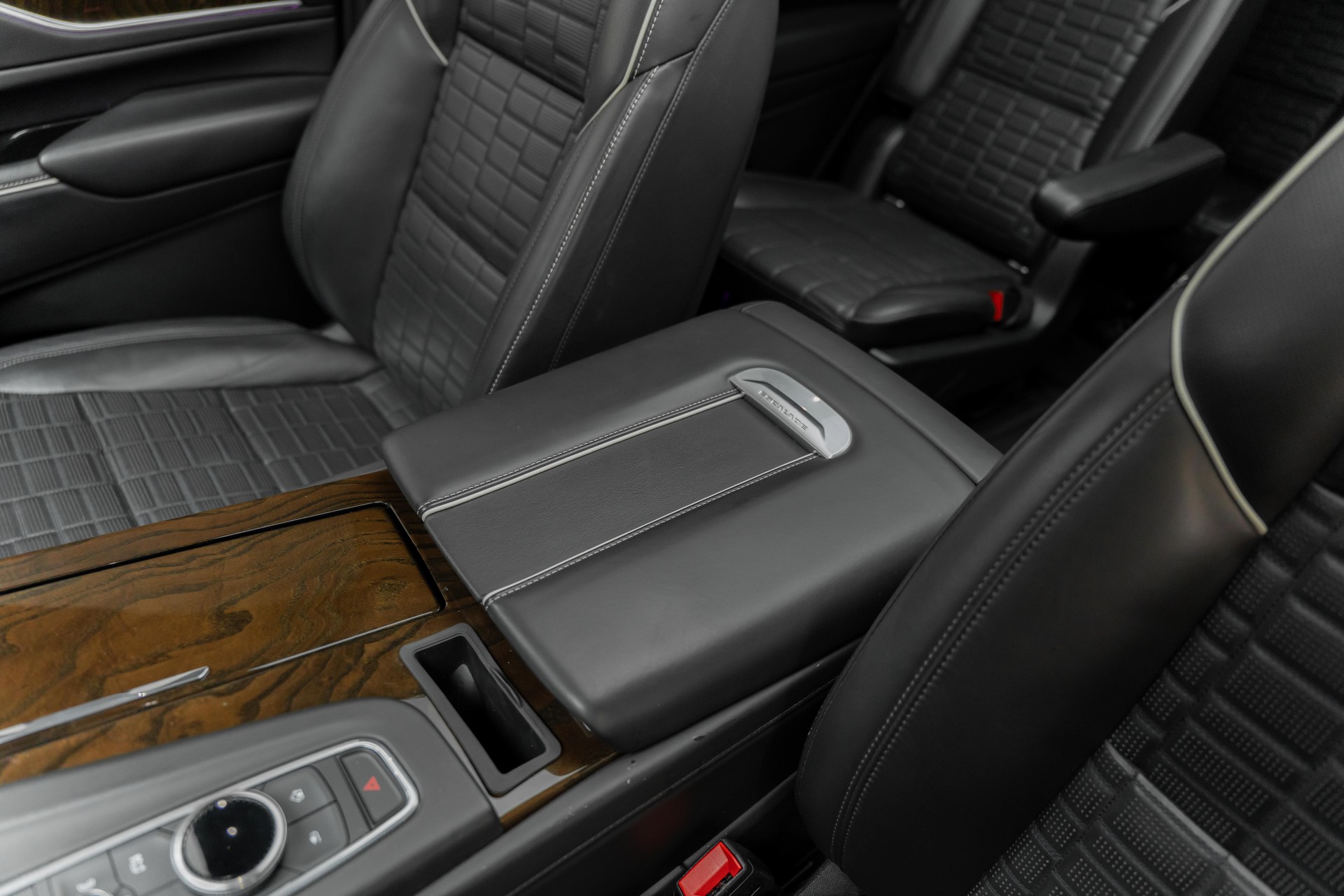 CADILLAC ESCALADE-image-13