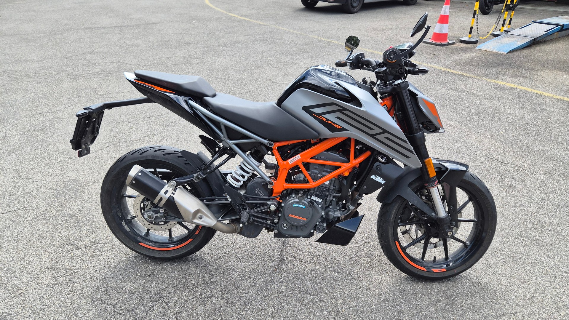 KTM 125 Duke-image-1