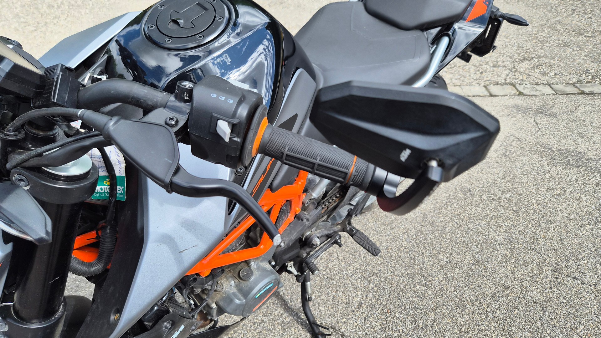 KTM 125 Duke-image-10